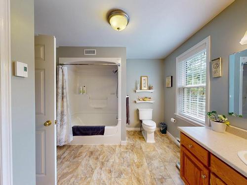 2671 Mountain View Road, Coldbrook, NS - Indoor Photo Showing Bathroom