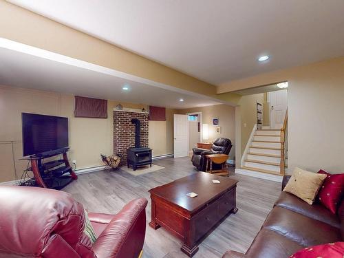 2671 Mountain View Road, Coldbrook, NS - Indoor Photo Showing Living Room