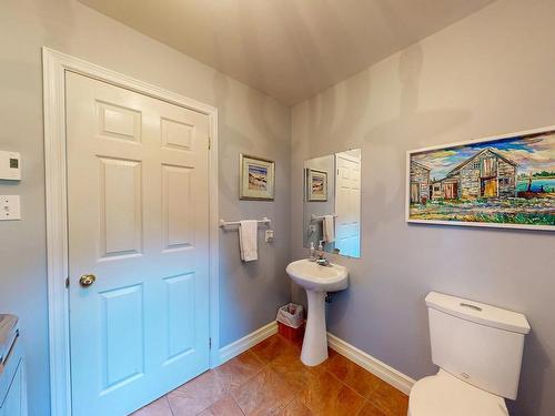 2671 Mountain View Road, Coldbrook, NS - Indoor Photo Showing Bathroom