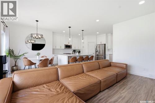 421 Germain Manor, Saskatoon, SK - Indoor Photo Showing Living Room
