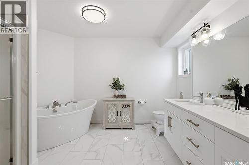 421 Germain Manor, Saskatoon, SK - Indoor Photo Showing Bathroom