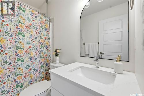 421 Germain Manor, Saskatoon, SK - Indoor Photo Showing Bathroom