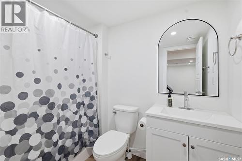 421 Germain Manor, Saskatoon, SK - Indoor Photo Showing Bathroom