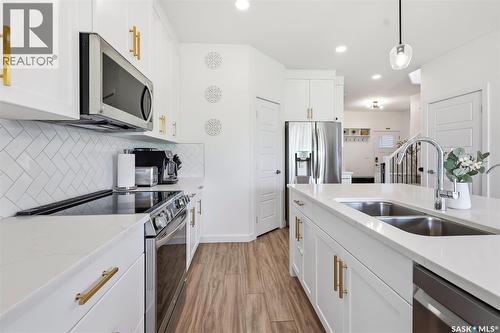 421 Germain Manor, Saskatoon, SK - Indoor Photo Showing Kitchen With Double Sink With Upgraded Kitchen