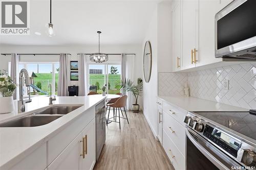 421 Germain Manor, Saskatoon, SK - Indoor Photo Showing Kitchen With Double Sink With Upgraded Kitchen