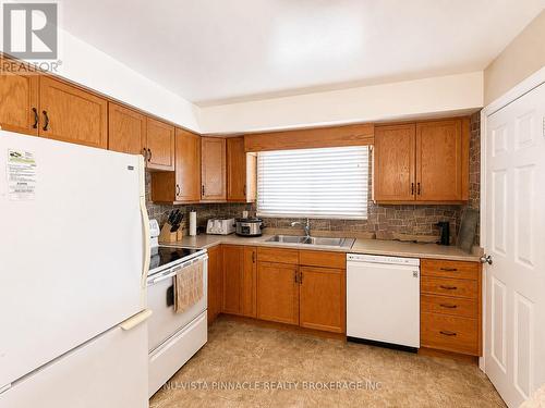 15 Gregory Place, St. Thomas, ON - Indoor Photo Showing Kitchen With Double Sink