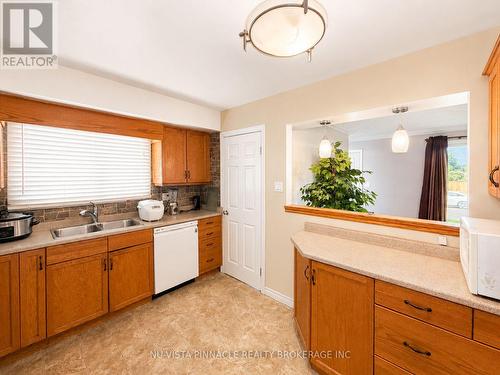 15 Gregory Place, St. Thomas, ON - Indoor Photo Showing Kitchen With Double Sink