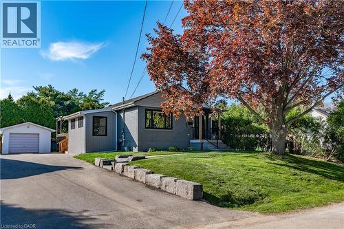 1041 SHEPHERD'S Drive  Burlington, ON L7T 3R4