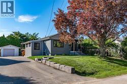 1041 SHEPHERD'S Drive  Burlington, ON L7T 3R4