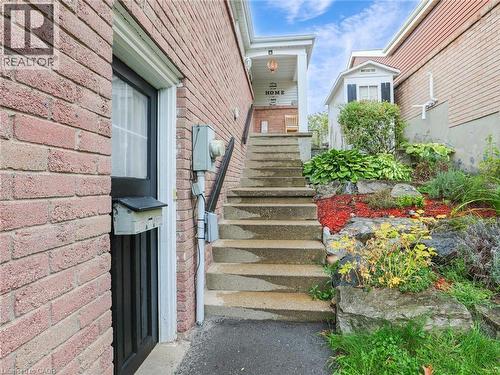 128 Macatee Place, Cambridge, ON - Outdoor
