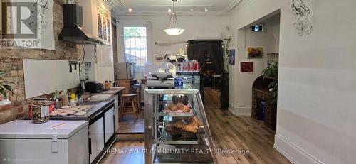 290 Gerrard Street E, Toronto, ON 