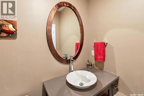 201 1St Street E, Saskatoon, SK - Indoor Photo Showing Bathroom