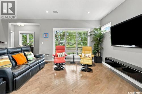 201 1St Street E, Saskatoon, SK - Indoor Photo Showing Living Room