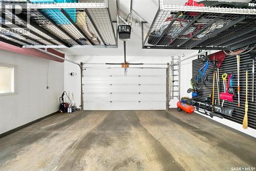 201 1St Street E, Saskatoon, SK - Indoor Photo Showing Garage