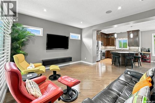 201 1St Street E, Saskatoon, SK - Indoor Photo Showing Living Room