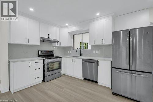 396 Hazel Street, Waterloo, ON - Indoor Photo Showing Kitchen