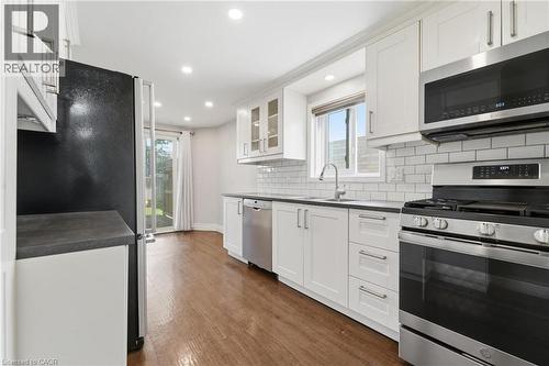 449 Exmoor Street, Waterloo, ON - Indoor Photo Showing Kitchen With Upgraded Kitchen
