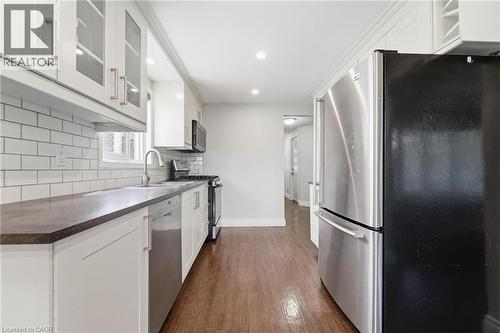 449 Exmoor Street, Waterloo, ON - Indoor Photo Showing Kitchen With Upgraded Kitchen