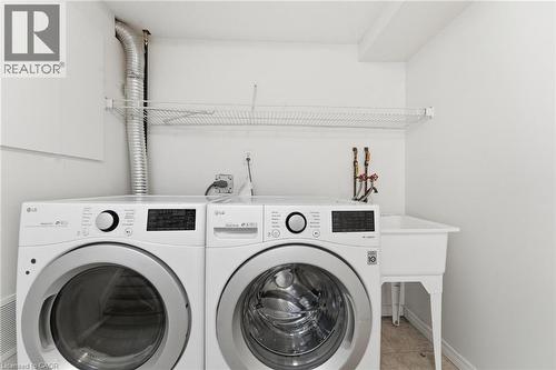 449 Exmoor Street, Waterloo, ON - Indoor Photo Showing Laundry Room