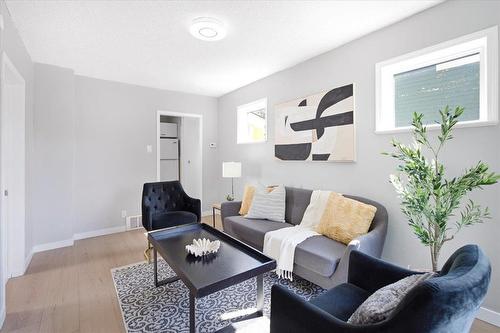 507 Trent Avenue, Winnipeg, MB - Indoor Photo Showing Living Room
