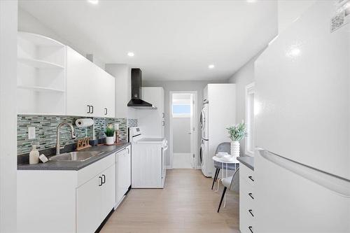 507 Trent Avenue, Winnipeg, MB - Indoor Photo Showing Kitchen
