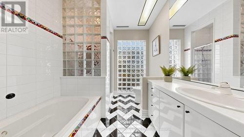 5 Abrams Place, Toronto, ON - Indoor Photo Showing Bathroom