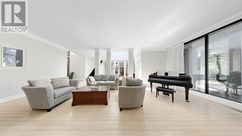 5 Abrams Place, Toronto, ON - Indoor Photo Showing Living Room
