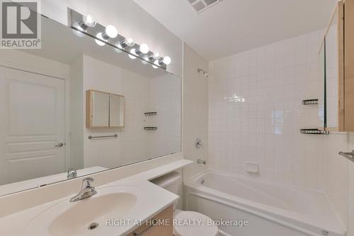621 - 438 Richmond Street W, Toronto, ON - Indoor Photo Showing Bathroom