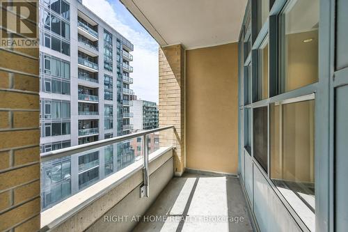 621 - 438 Richmond Street W, Toronto, ON - Outdoor With Exterior