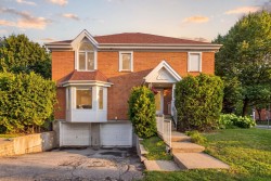 681 Crois. de Namur Saint-Lambert, QC J4S 1Z3