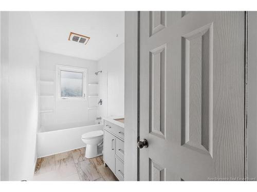 20 Connaught Ave, Moncton, NB - Indoor Photo Showing Bathroom
