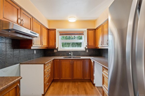 #302-9975 Fifth St, Sidney, BC - Indoor Photo Showing Kitchen