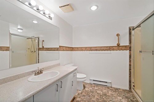 #302-9975 Fifth St, Sidney, BC - Indoor Photo Showing Bathroom