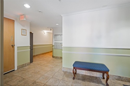 #302-9975 Fifth St, Sidney, BC - Indoor Photo Showing Other Room