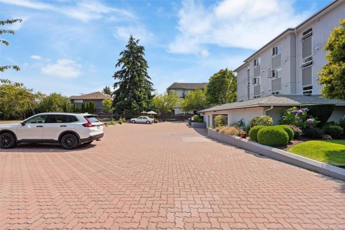 #302-9975 Fifth St, Sidney, BC - Outdoor