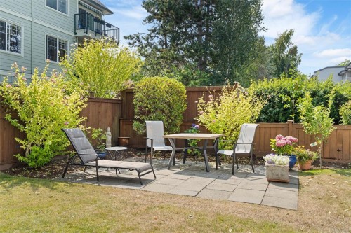 #302-9975 Fifth St, Sidney, BC - Outdoor