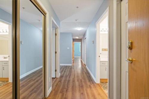 #302-9975 Fifth St, Sidney, BC - Indoor Photo Showing Other Room
