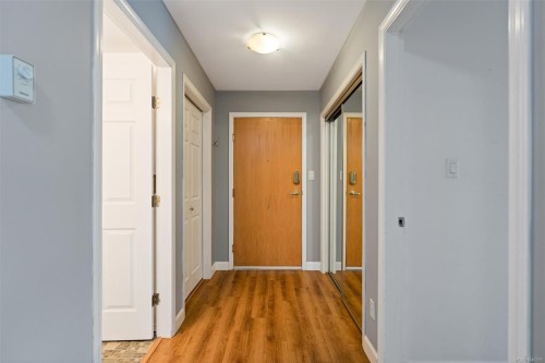 #302-9975 Fifth St, Sidney, BC - Indoor Photo Showing Other Room