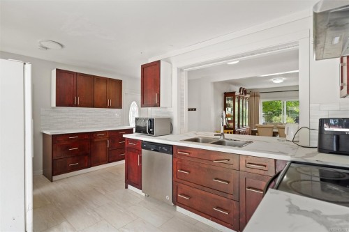 588 Heatherly Rd, Colwood, BC 