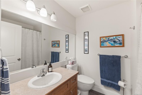 34 Mclean St, Campbell River, BC 