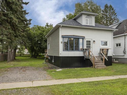 238 Angus Street  Thunder Bay, ON P7A 2Y4
