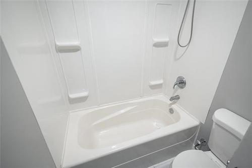 177 Semple Ave, Winnipeg, MB - Indoor Photo Showing Bathroom