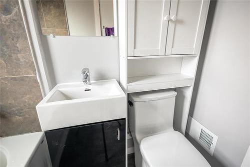 177 Semple Ave, Winnipeg, MB - Indoor Photo Showing Bathroom