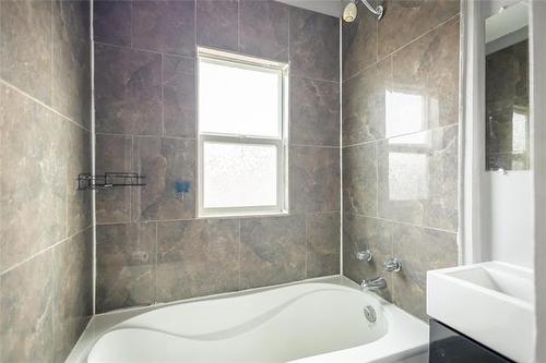 177 Semple Ave, Winnipeg, MB - Indoor Photo Showing Bathroom