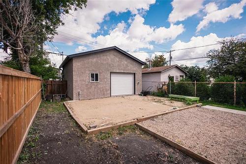 177 Semple Ave, Winnipeg, MB - Outdoor