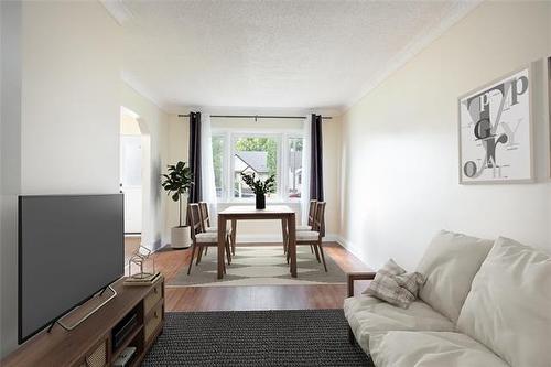 177 Semple Ave, Winnipeg, MB - Indoor Photo Showing Living Room