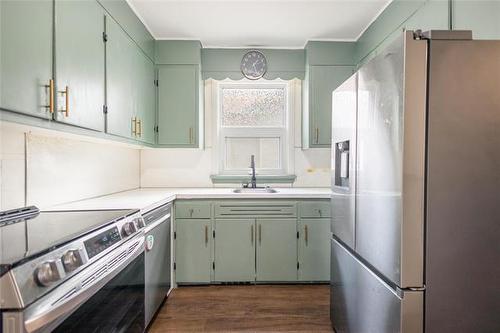 177 Semple Ave, Winnipeg, MB - Indoor Photo Showing Kitchen