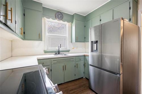 177 Semple Ave, Winnipeg, MB - Indoor Photo Showing Kitchen