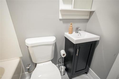 177 Semple Ave, Winnipeg, MB - Indoor Photo Showing Bathroom