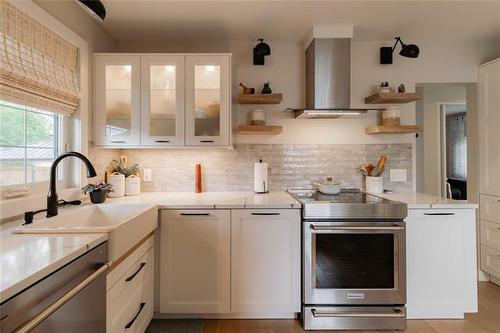 575 Renfrew St, Winnipeg, MB - Indoor Photo Showing Kitchen With Upgraded Kitchen